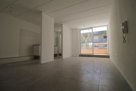 Muy Lindo Apartamento, Piso Alto Al Frente De Dos Dorm!