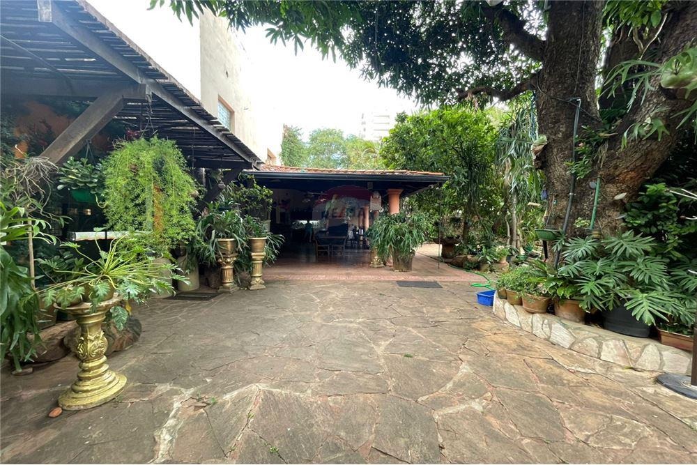 Oportunidad en Esq Bernardino Caballero casi Lillo — foto 2