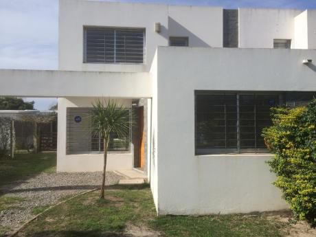 Casa En Médanos De Solymar 2 Plantas