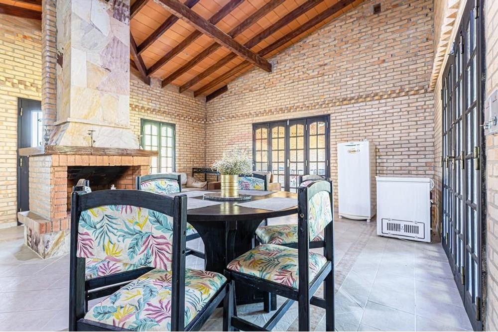 VENDO AMPLIA CASA ZONA ANFITEATRO — foto 3