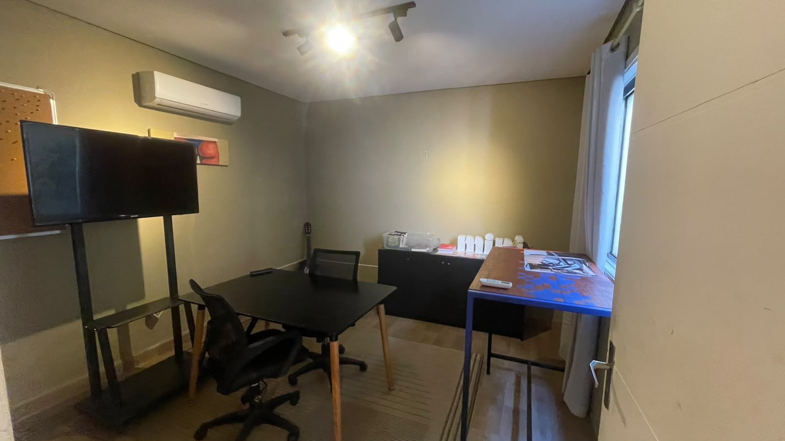 ALQUILO RESIDENCIA PARA VIVIENDA U OFICINA EN BARRIO LOS LAURELES-ASUNCION — foto 3