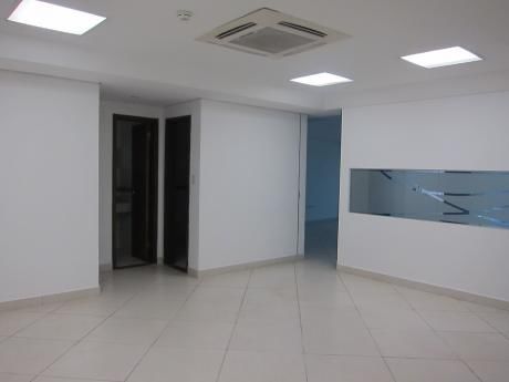 Alquilo Local P/oficina 120 M2 En Planta Baja, Bo. Recoleta