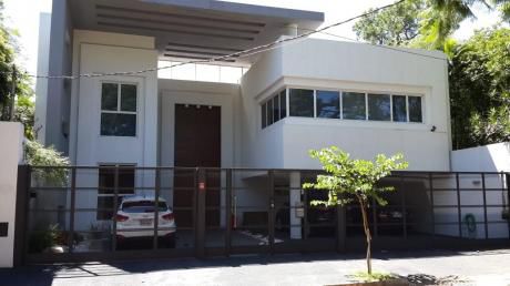 Alquilo Residencia Minimalista – Detrás Del Shopping Del Sol