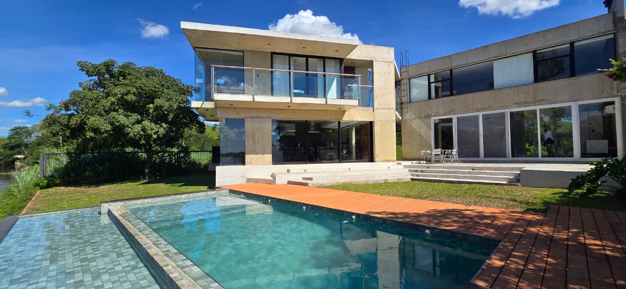 EN VENTA Residencia Estilo Contemporaneo sobre Lago Ypacaraí — foto 3