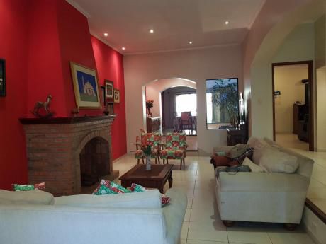 Vendo Hermosa Casa En Barrio Mcal Estigarribia