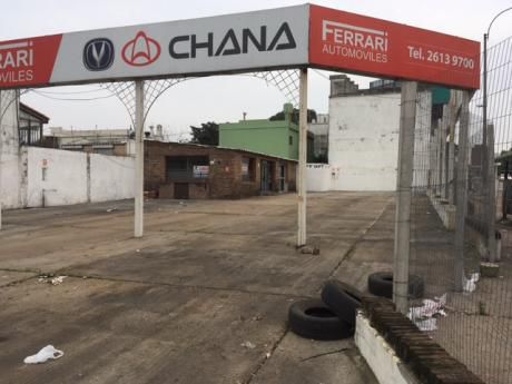 Avenida Italia E Hipólito Yrigoyen