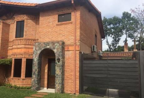 Duplex Amoblado En Asuncion. En Condominio. Ycua Sati