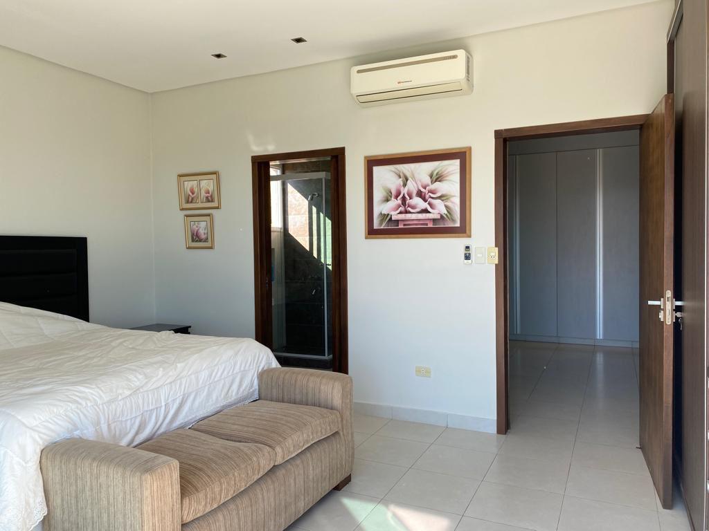 EN VENTA CASA CON VISTA AL LAGO YPACARAI TOTALMENTE EQUIPADA EN SAN BERNARDINO — foto 3