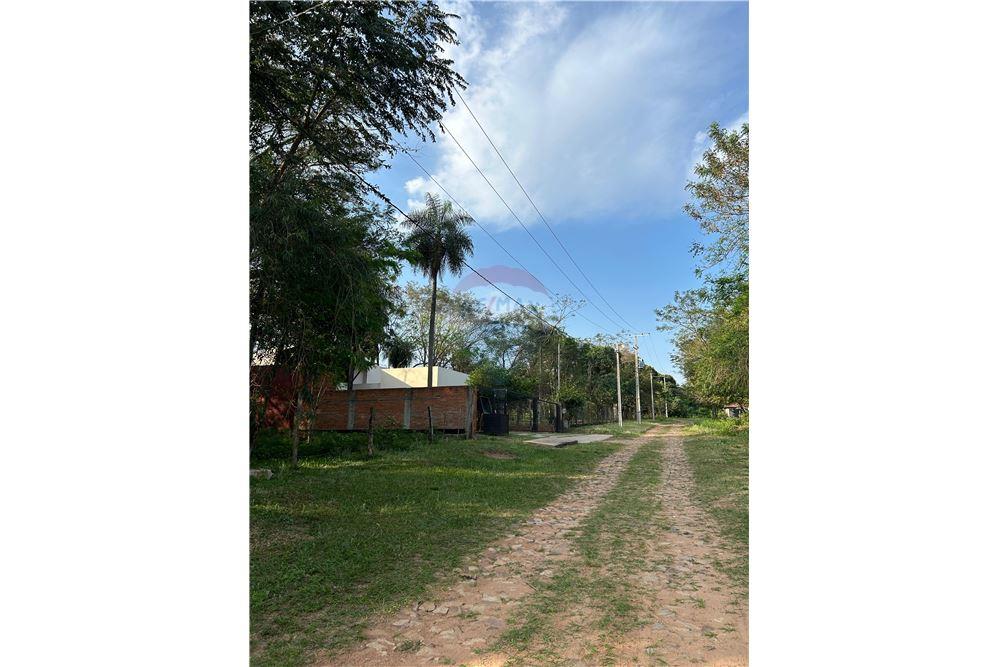Amplio Terreno de 718 m² (16x44) en San Bernardino, Cerca de Avda Mbokaya — foto 2