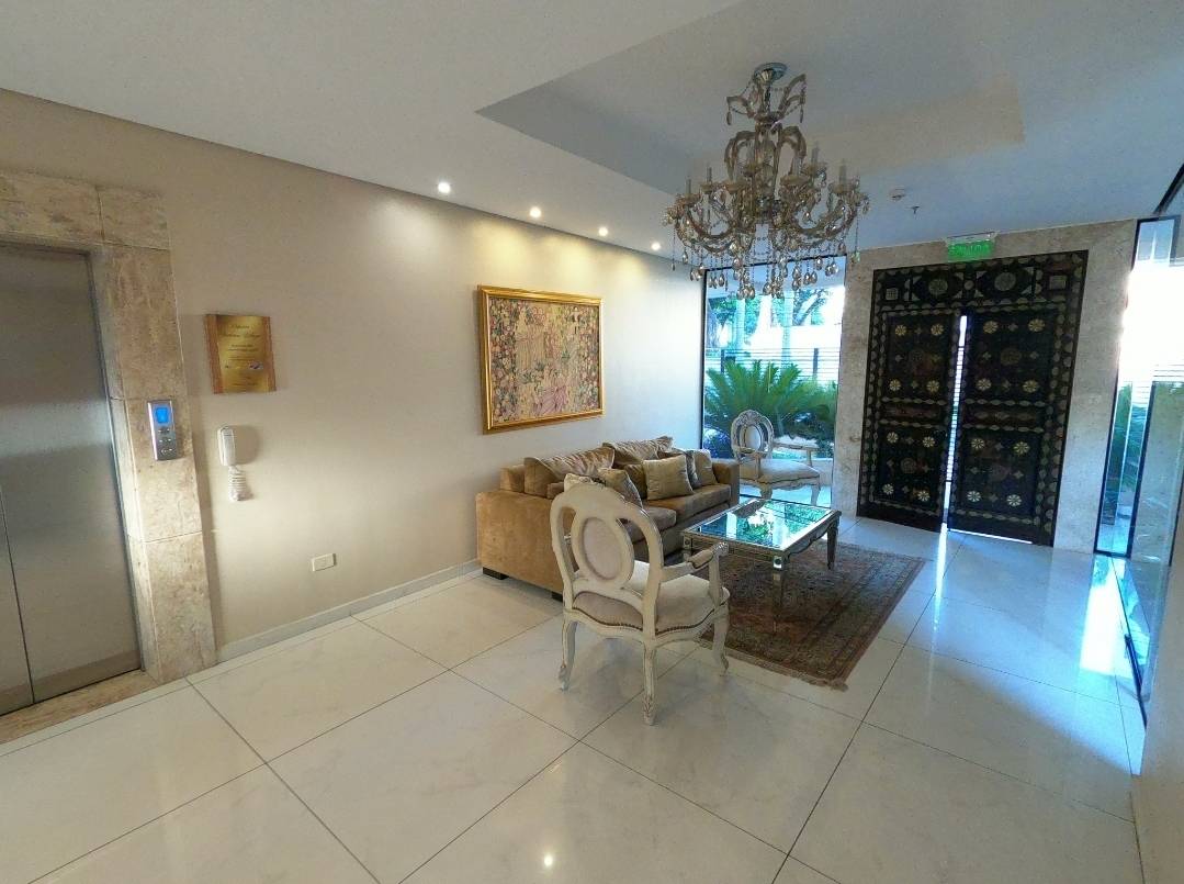 SE ALQUILA CONFORTABLE DEPARTAMENTO AMOBLADO ZONA PASEO LA GALERÍA — foto 2
