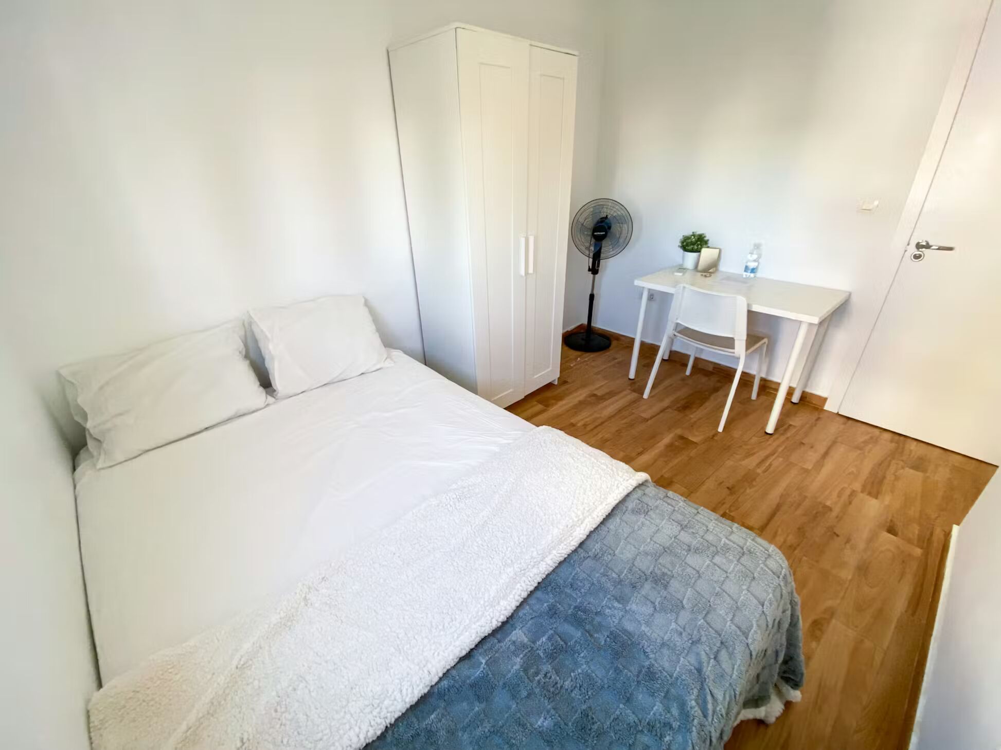 Cuarto con Baño Privado en el Centro