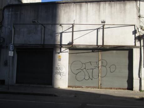 Local Comercial En P.u Con Deposito Y Entrada Para Vehículos