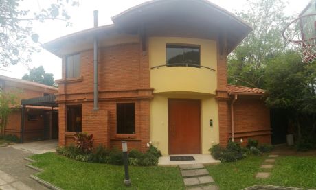 Hermoso Chalet En Condominio Arboleda