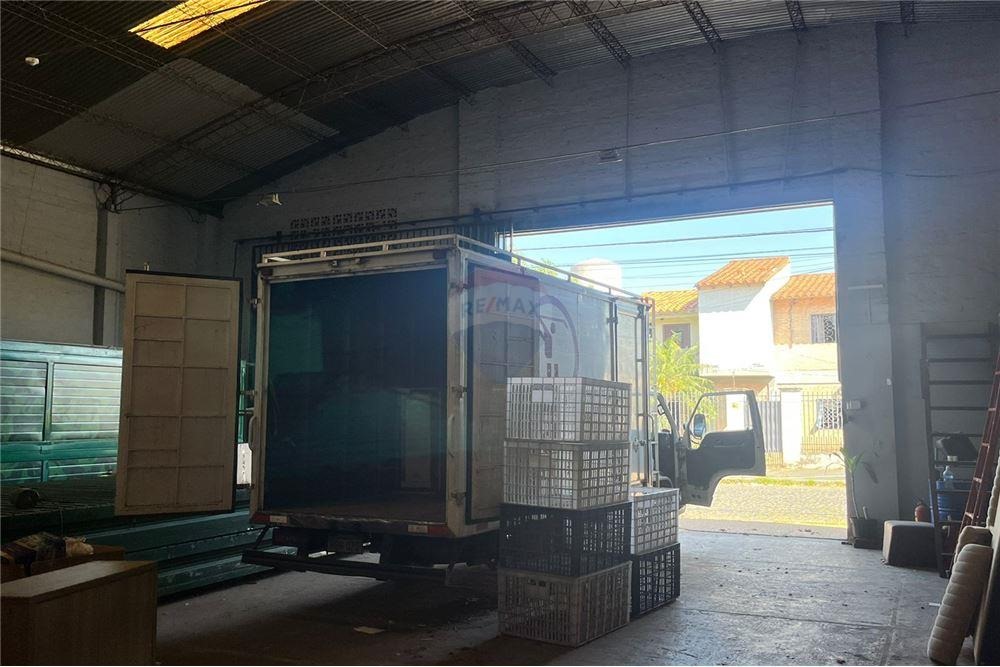 ALQUILO TINGLADO CON OFICINAS A PASOS DE TRANSCHACO EN LOMA PYTA — foto 2