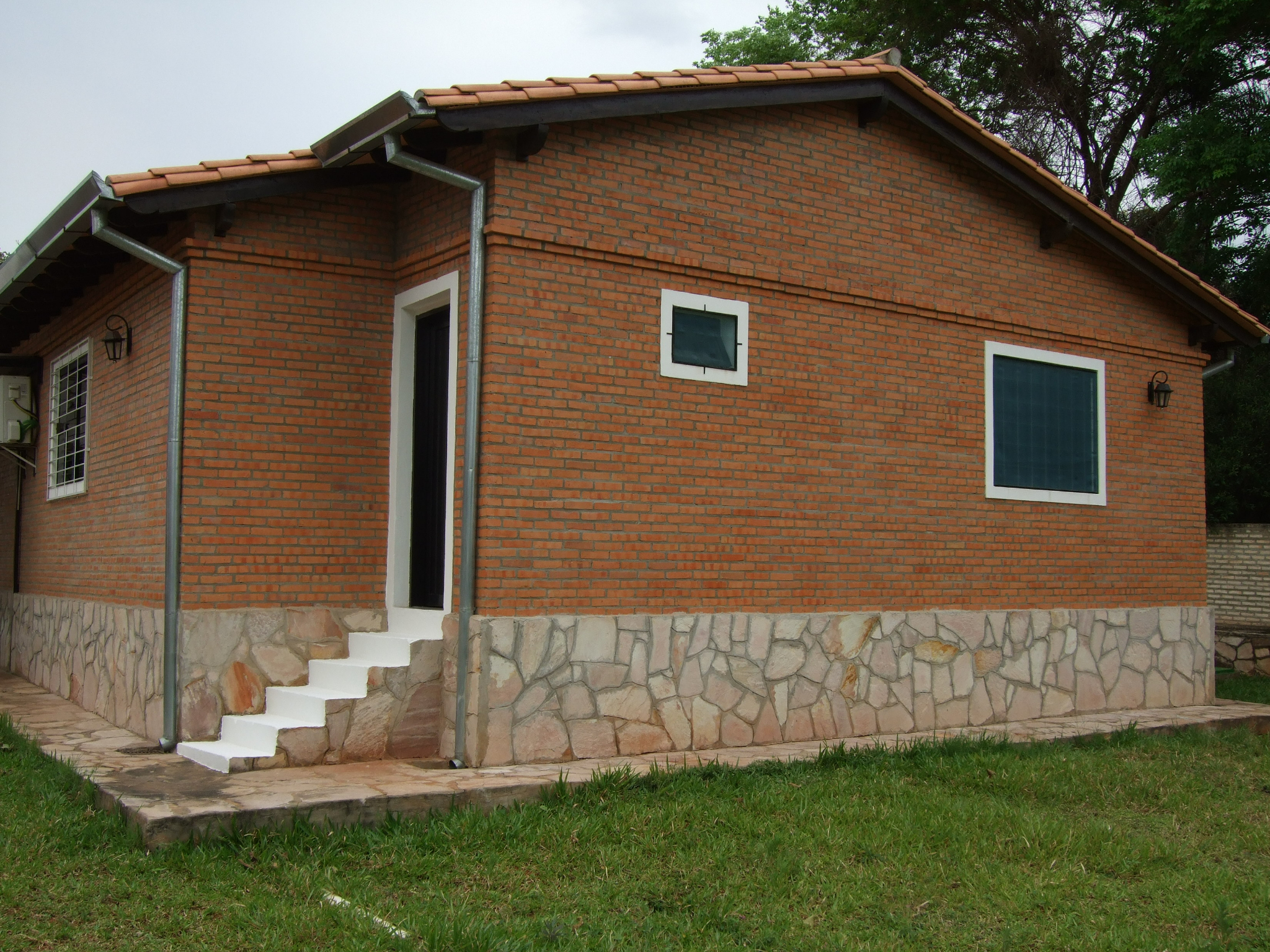 Venta De Casa En Areguá De Excelente Calidad Constructiva — foto 2