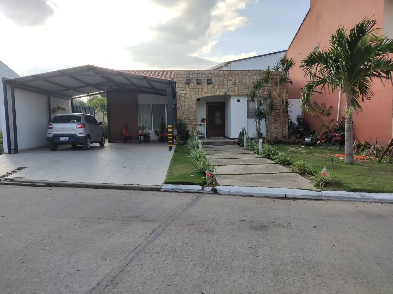Amplia Casa En Venta, Cond Icarai Zona Este