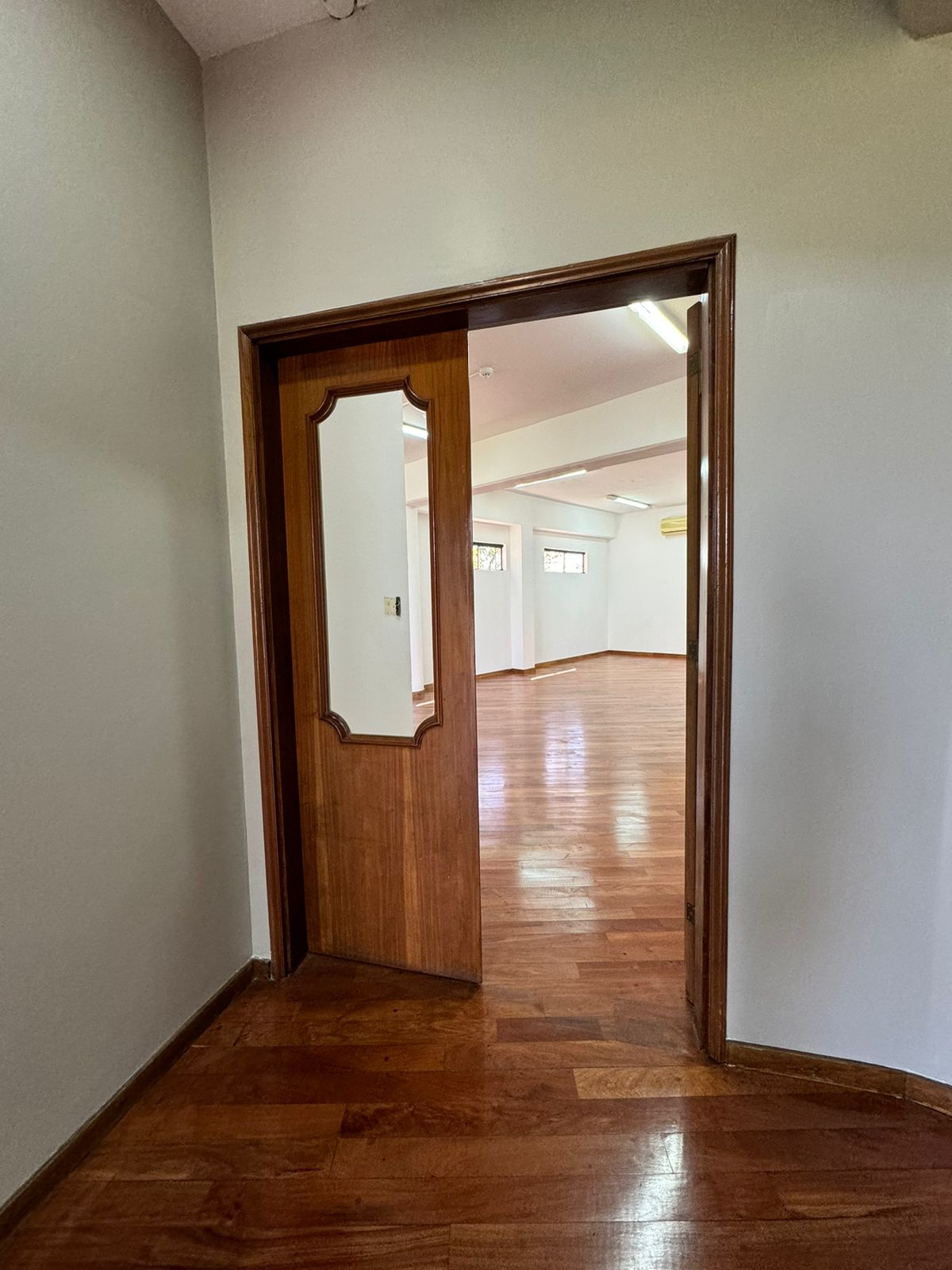 EN ALQUILER OFICINA DE 120m2 CON COCHERA-ZONA BOGGIANI — foto 2
