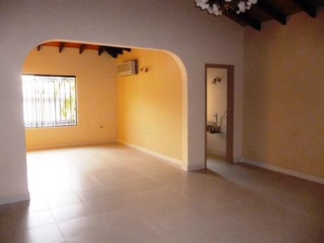 Alquilo Casa En Asuncion - Barrio Villamorra