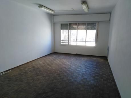 Excelente Apartamento Para Vivienda O Consultorio