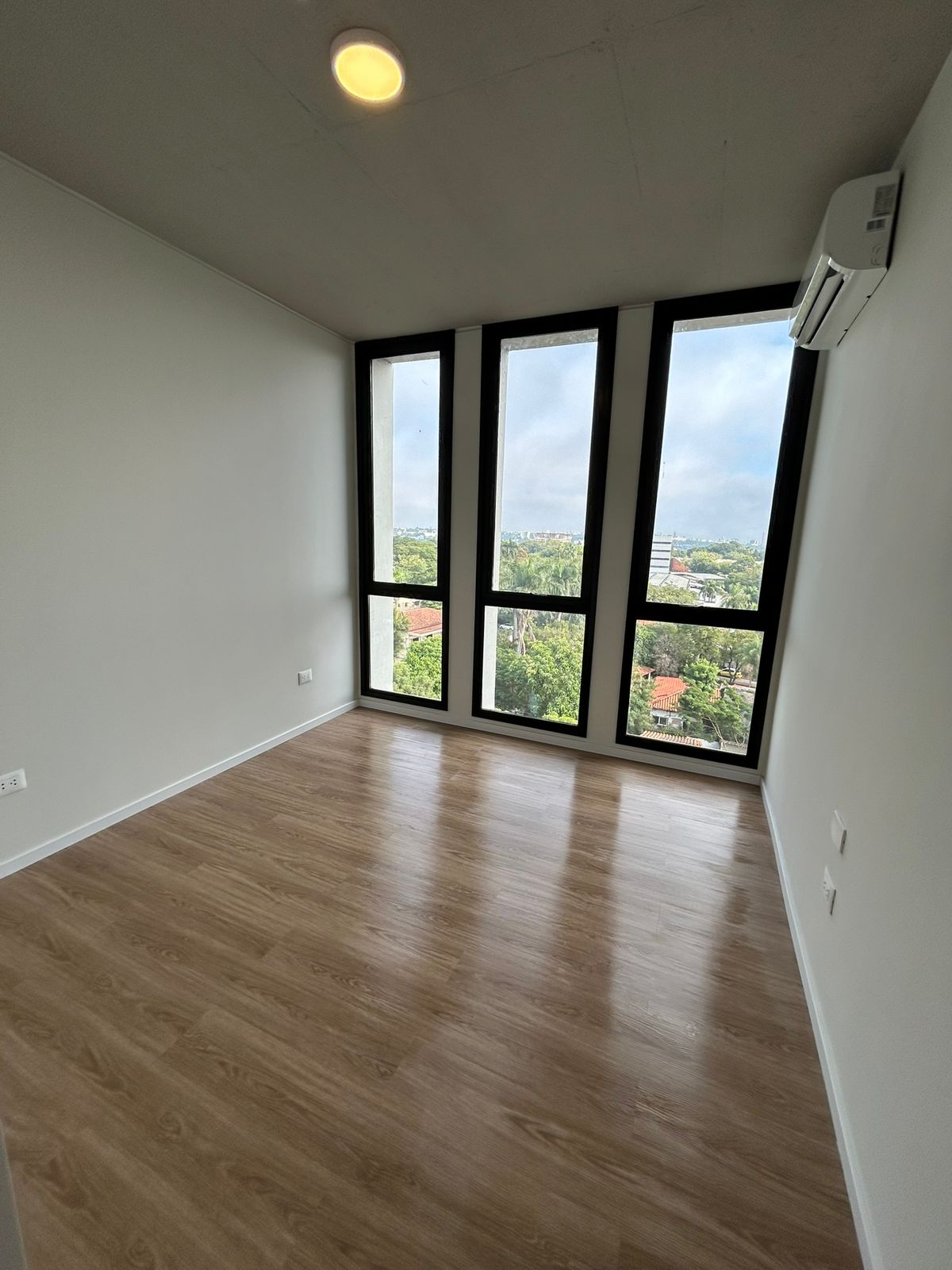 ALQUILO departamento de UN dormitorio en barrio los laureles — foto 3