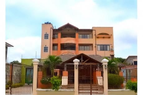 Amplia Casa En Venta