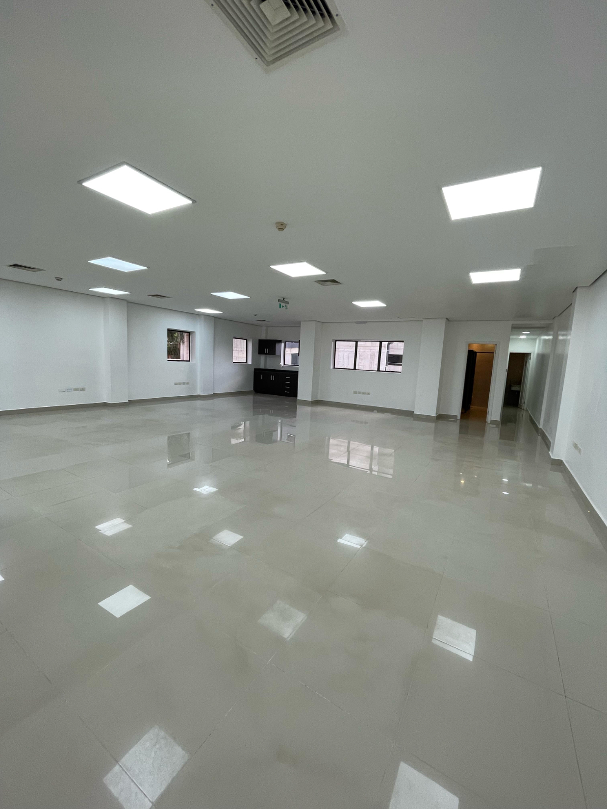 ZONA SHOPPING DEL SOL EN ALQUILER OFICINA DE 305 M2 — foto 2