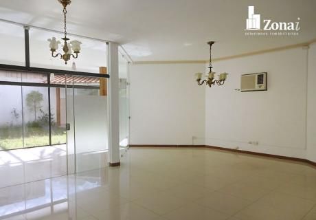 En Equipetrol - Amplia Casa De 4 Dormitorios Ideal Para Oficina U Otros°°°