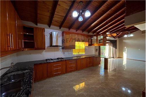Casa-Venta-PY Itapúa Encarnación  Calle Carlos Hrase — foto 3
