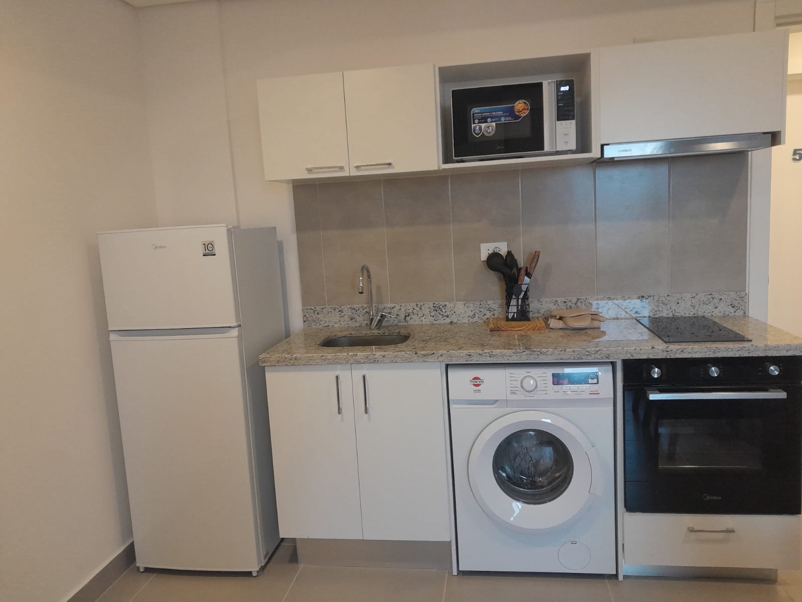 ALQUILO DEPARTAMENTO AMOBLADO EN SAJONIA — foto 2