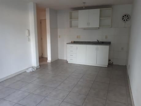 Prox 8 De Octubre Divino 1 Dormitorio Al Frente Con Balcón