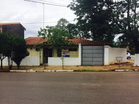 Casa Con 3 Dormitorios, A Pasos De Paseo Cerroalto