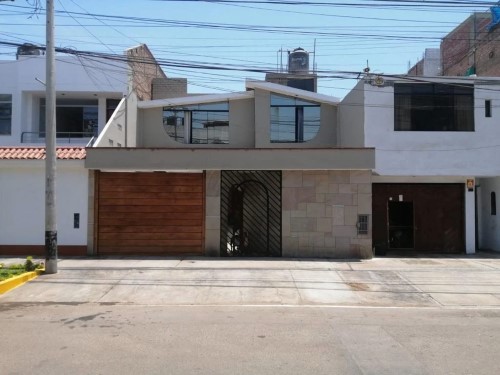 Casa en venta en Chorrillos