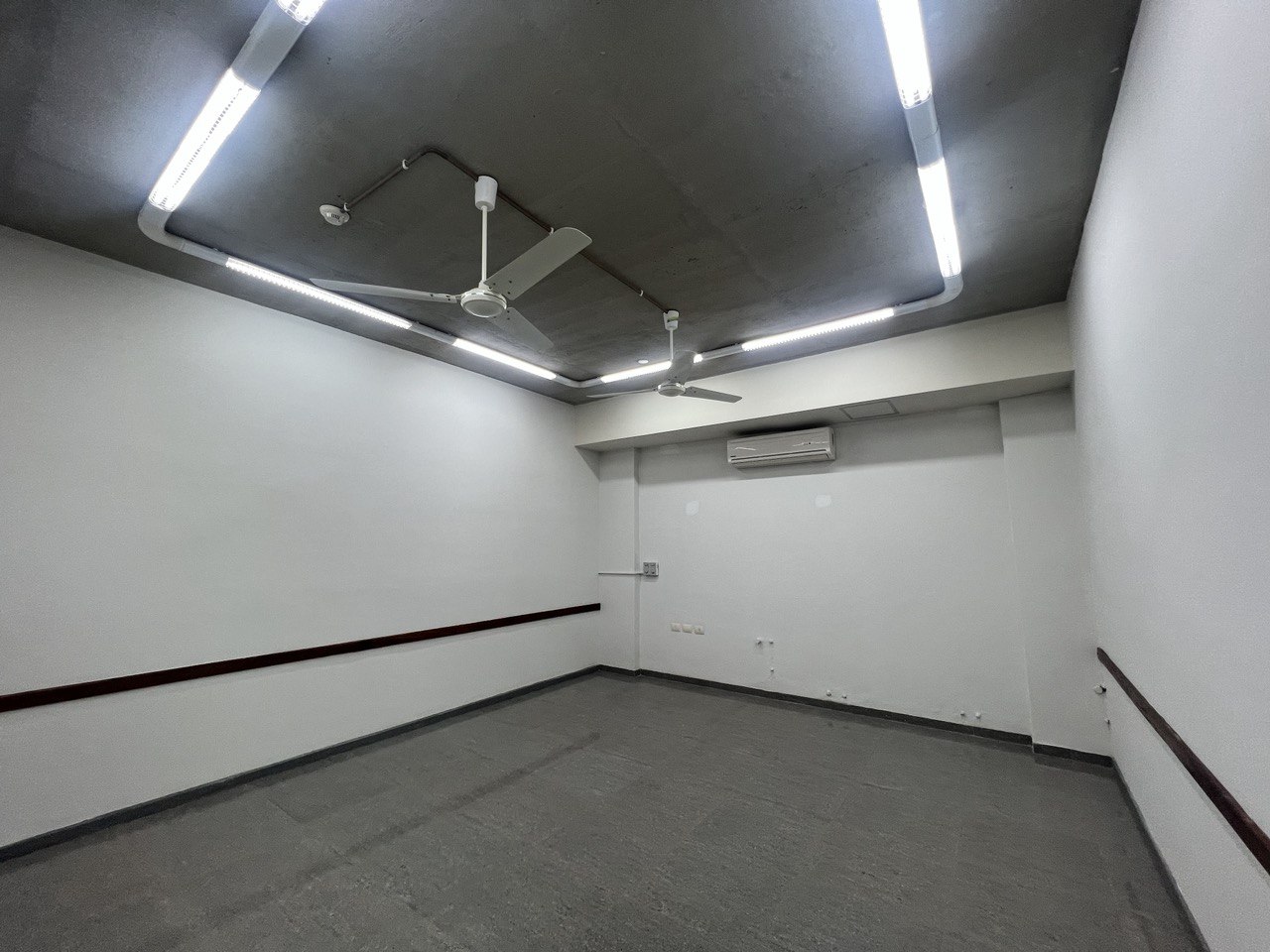 ALQUILER DE AULAS / OFICINAS - EDIFICIO CORPORATIVO — foto 3