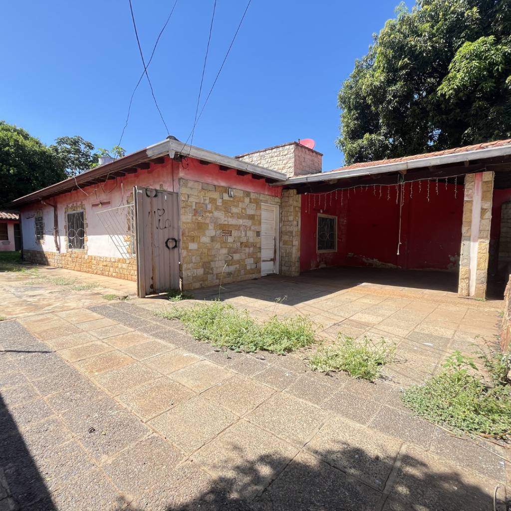 VENTA DE CASA A REMODELAR O DEMOLER – LAURELTY, LUQUE — foto 3