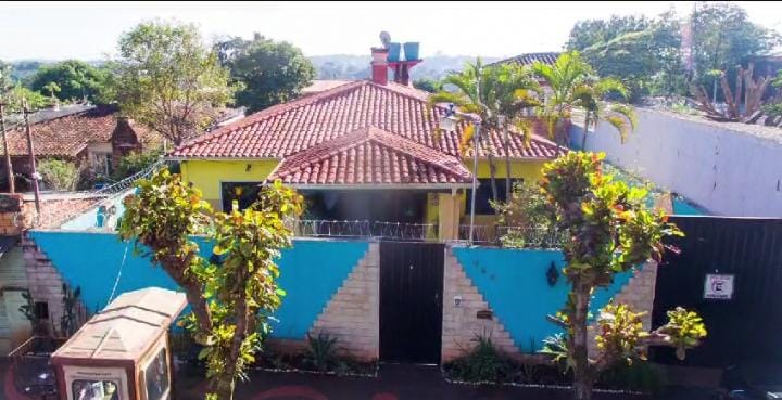 VENDO IMPONENTE CASA EN EL CENTRO DE CIUDAD DEL ESTE — foto 2