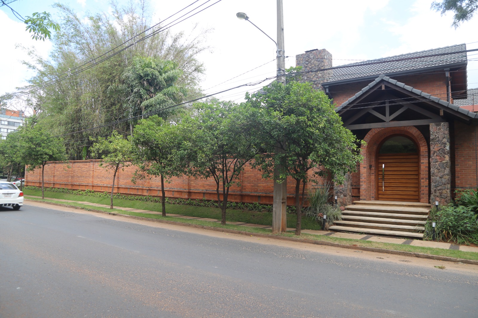 Casa en alquiler en Ycuá Satí