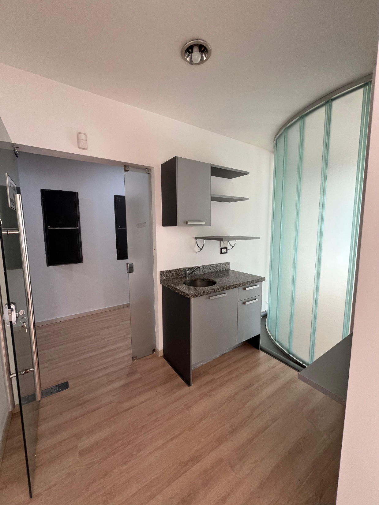 ZONA SHOPPING LA GALERÍA EN ALQUILER OFICINA DE 220 M2 CON 4 COCHERAS — foto 3