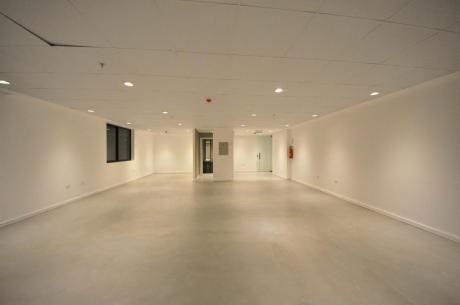 Se Alquila Hermosa Oficina Corporativa De 150 M2, Barrio Herrera