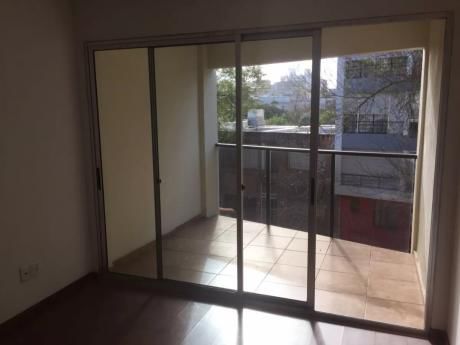 Alquile Zona Pocitos Con Balcón Y 1 Dorm.