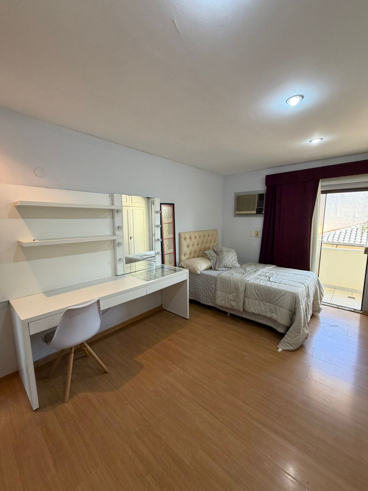 RESIDENCIA EN BARRIO MANORÁ — 3 DORMITORIOS EN SUITE CON PISCINA Y SAUNA — foto 2