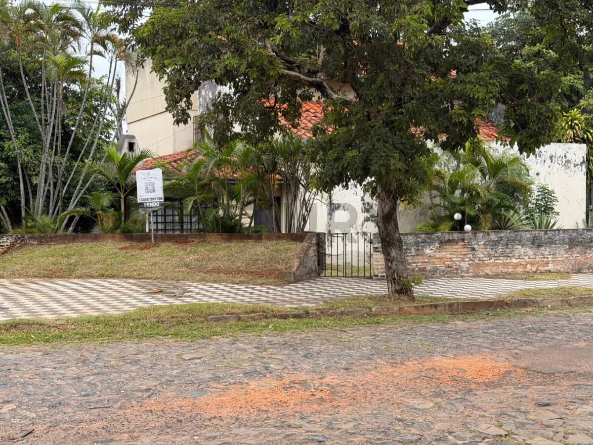 Oportunidad de desarrollo – Lote en esquina con alto potencial | Zona Mercado 4 — foto 2