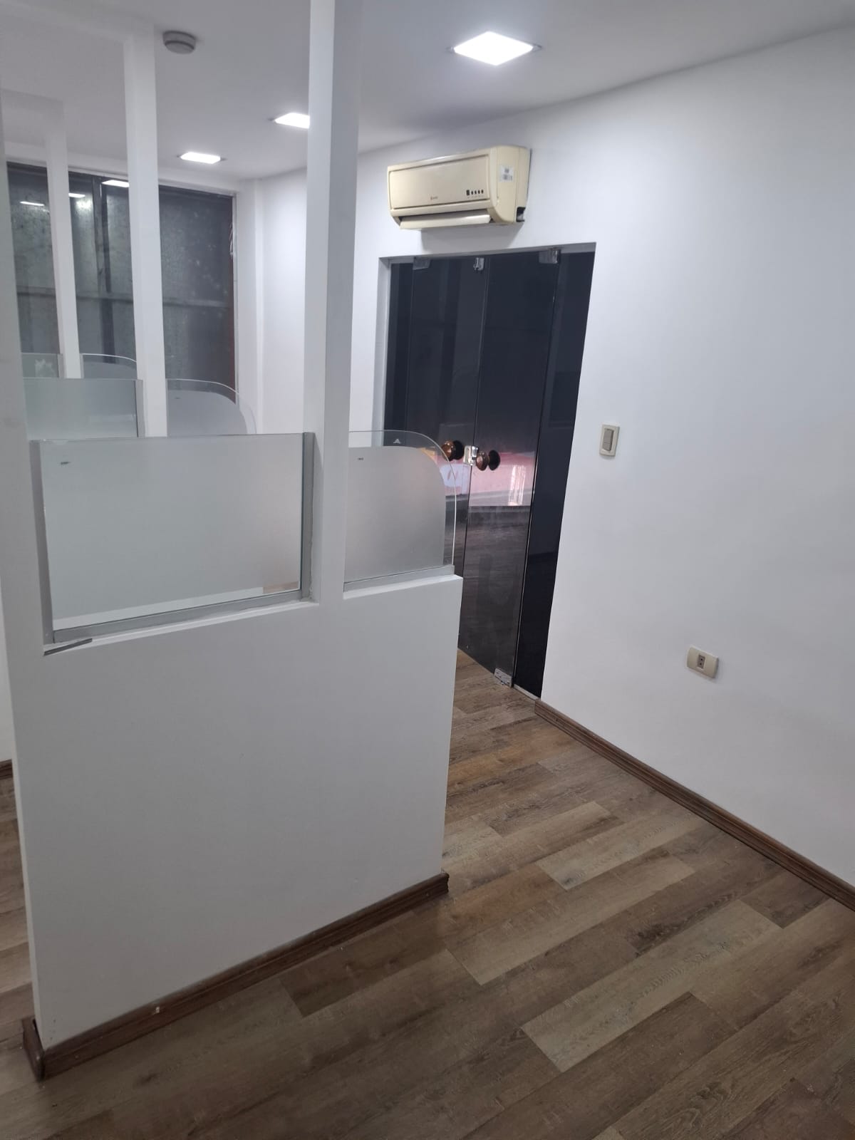 ALQUILO SALÓN COMERCIAL DE 2 PISOS EN EL CENTRO DE SAN LORENZO — foto 2