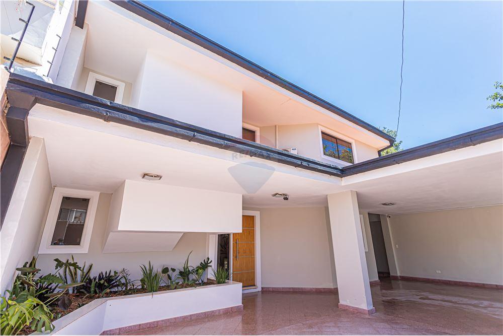 Amplia y cómoda residencia en Las Lomas. — foto 2