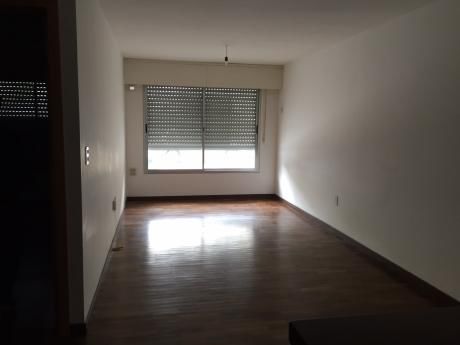 Prox. Punta Carretas Shopping. Vivienda U Oficina,
