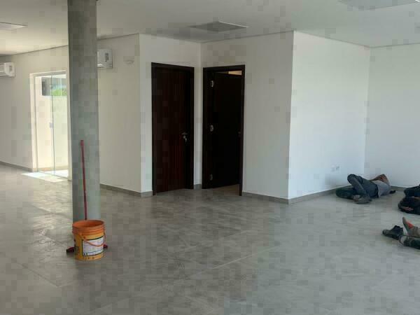 Showroom en alquiler, zona estratégica — foto 3