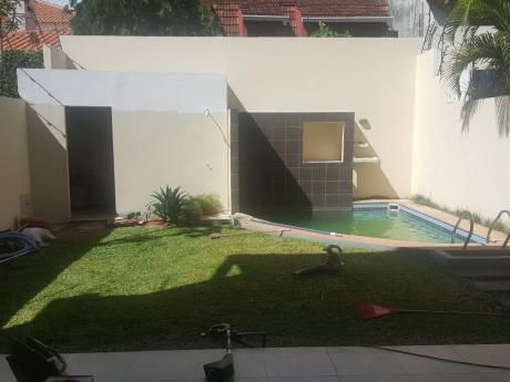 Vendo Duplex En Barrio Mburucuya, 3 Dormitorios, Piscina, Y Area De Servicio