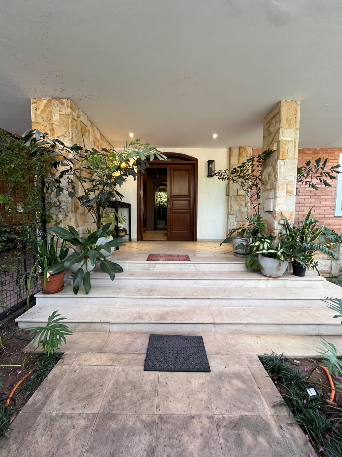 ¡ALQUILO HERMOSA CASA AMOBLADA EN BARRIO MBURICAÓ!
