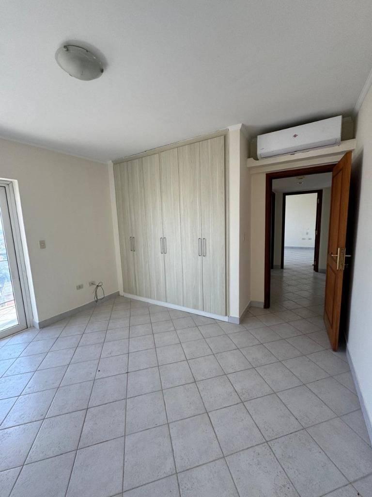 Alquilo departamento de dos dormitorios sobre Av. España — foto 3