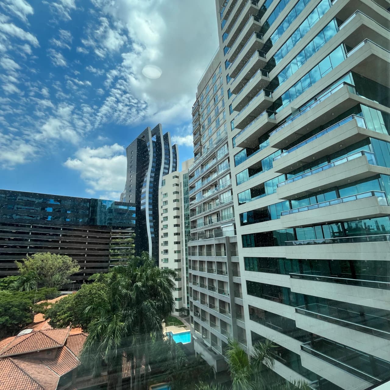 ALQUILO DEPARTAMENTO AMOBLADO SOBRE AVENIDA Sta. Teresa- EDIFICIO EMINENT — foto 2