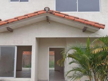 En Venta Casa De 2 Plantas A Estrenar - Z. Cumavi